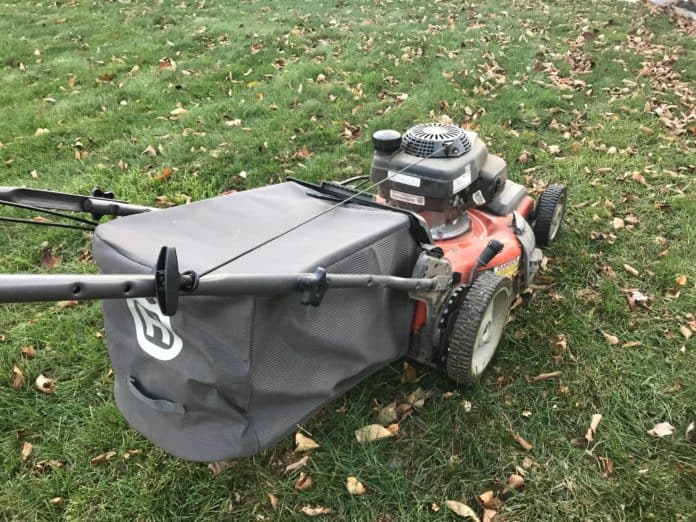 Best Way to Pick Up Leaves in Your Yard (Top 6 Methods) Prudent Reviews