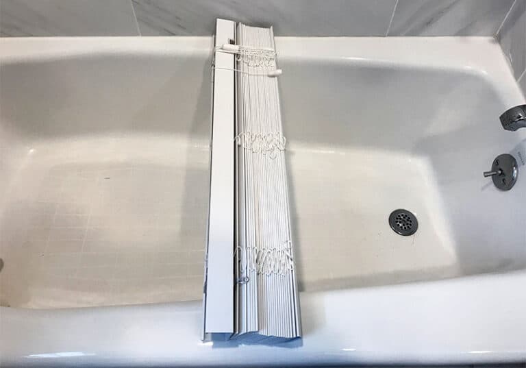 3 Easy Ways to Clean Vinyl Blinds (StepbyStep Guide) Prudent Reviews