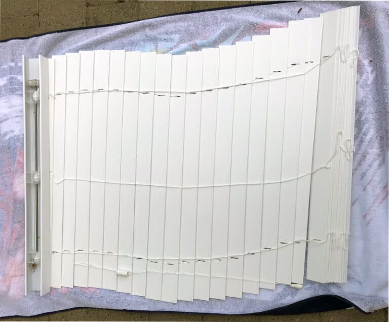 3 Easy Ways to Clean Vinyl Blinds (StepbyStep Guide) Prudent Reviews