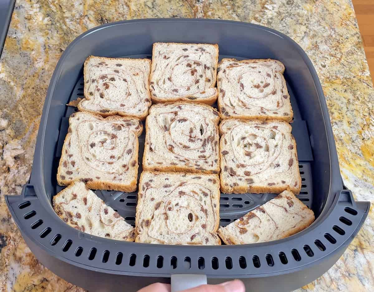 8 bread slices fit in Typhur Dome 2