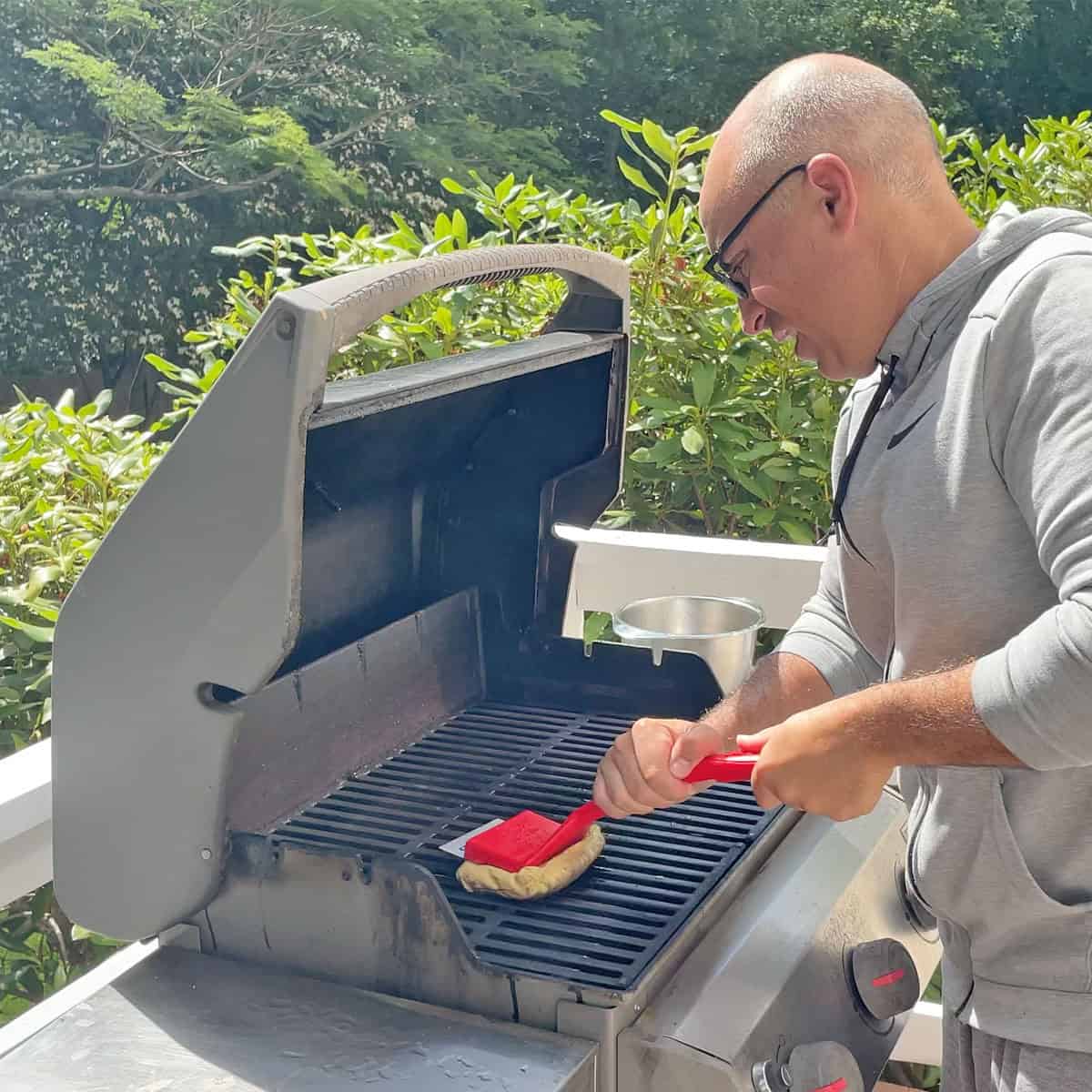 Andrew Palermo the Founder and Editor of Prudent Reviews testing grill brush durability using the Grill Rescue