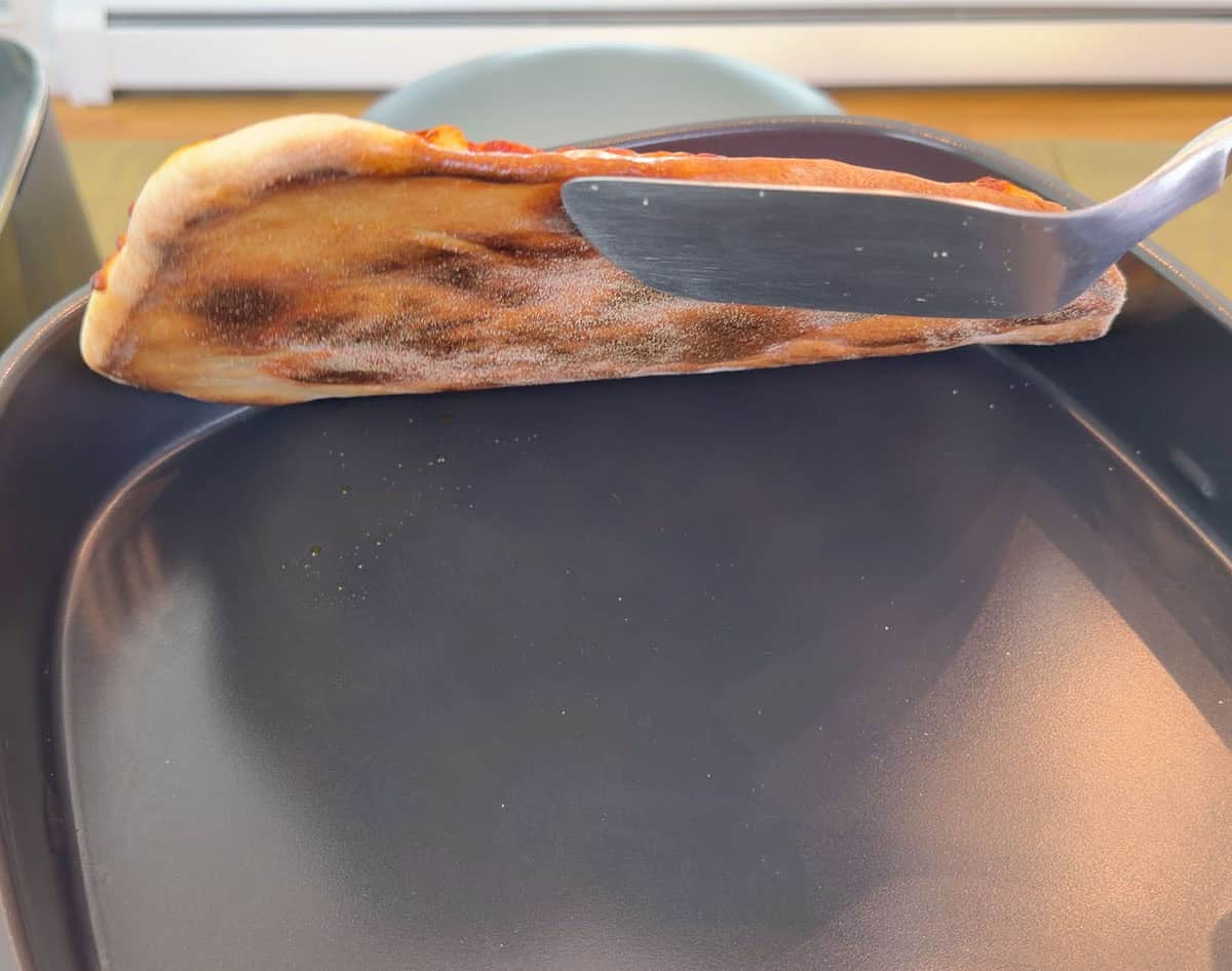 Bottom of pizza cooked in the Typhur Dome 2