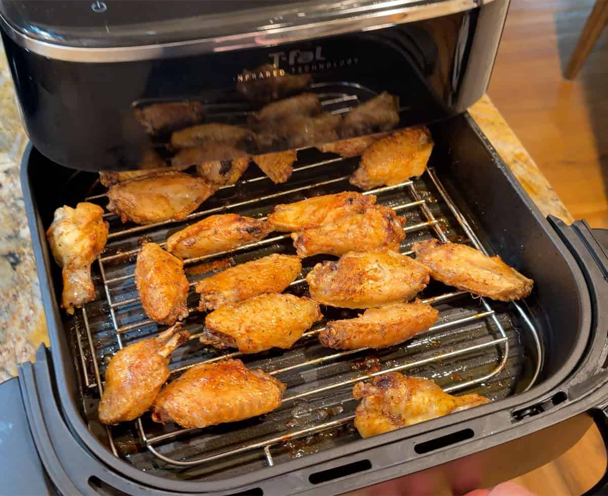 Chicken wings cooked in the T-fal Surface XXL