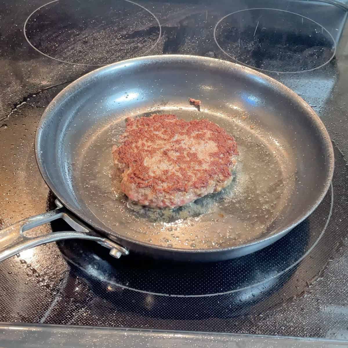 Cooking a burger in Anolon EverLast N2