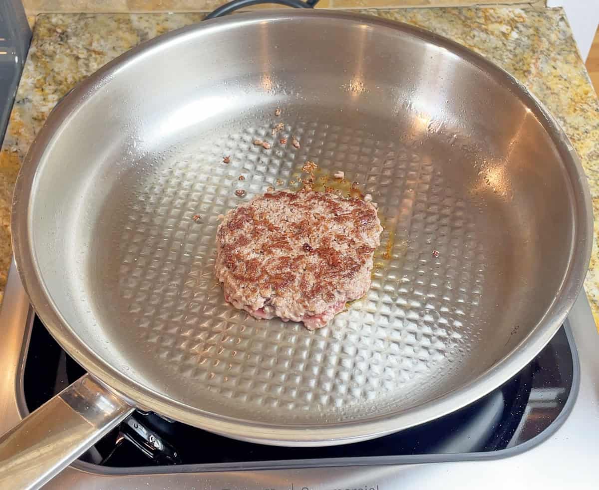 Cooking a burger on a Fissler Original-Profi pan on an induction cooktop