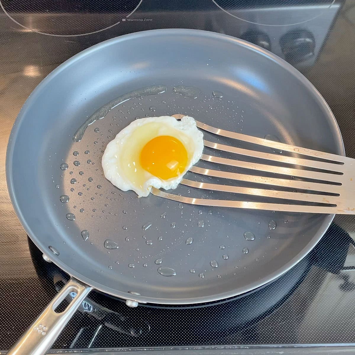 Cooking an egg in Misen Carbon Nonstick pan egg sticking to spatula but not pan
