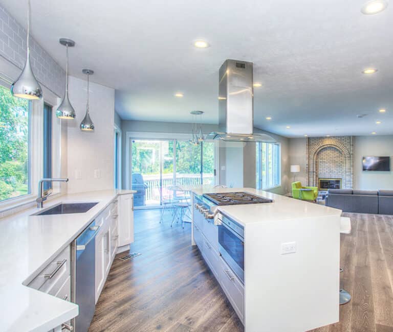 15 Pros & Cons of Kitchen Island Cooktops (Are They a Good Idea?)