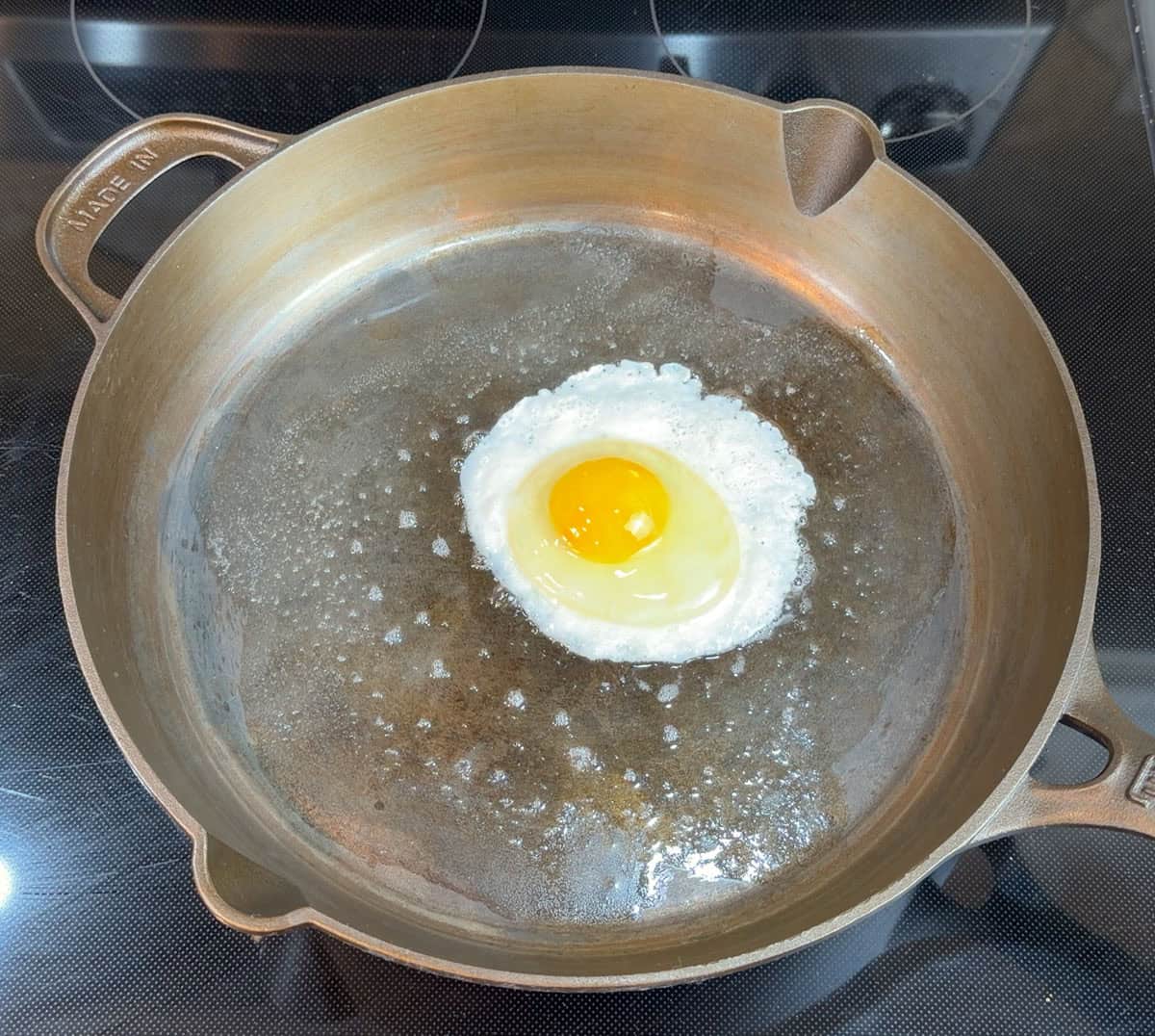 Egg not sticking to Made In cast iron