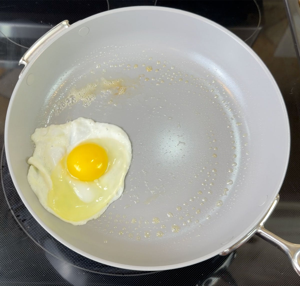 Egg not sticking to Ninja NeverQuit pan after wood spatula scraping test