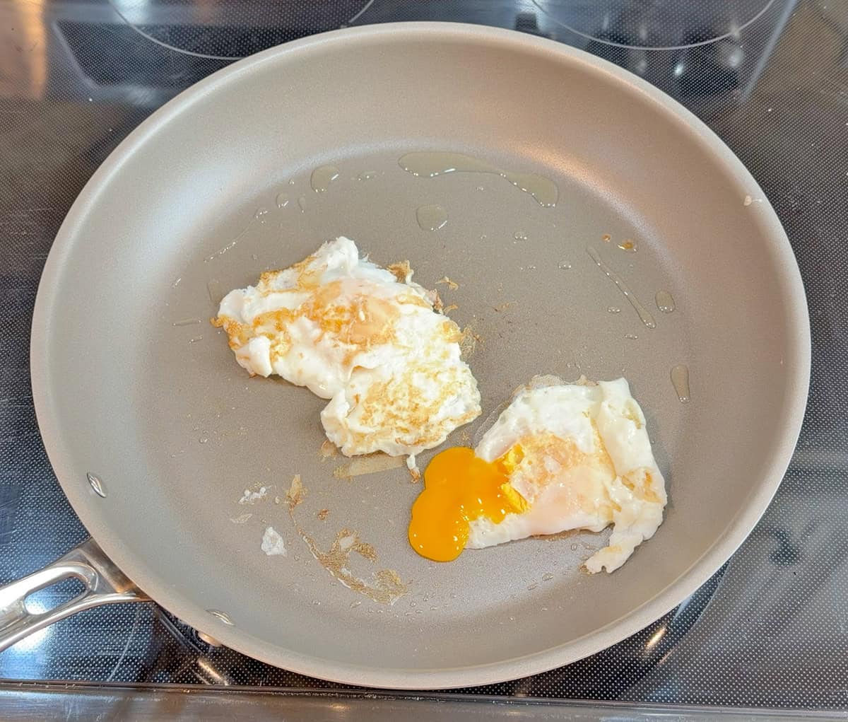Eggs sticking to Viking PureGlide Pro with just oil