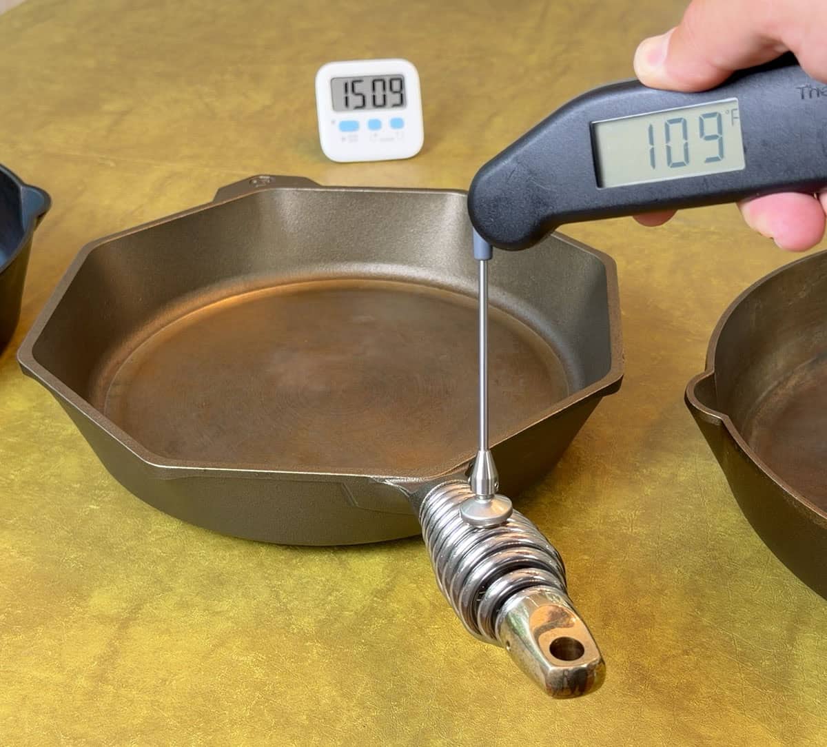 Finex handle temperature 15 minutes after removing from 400F oven