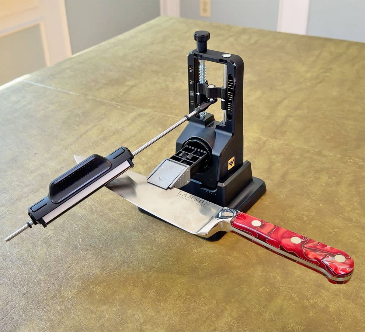 Fixed angle sharpener