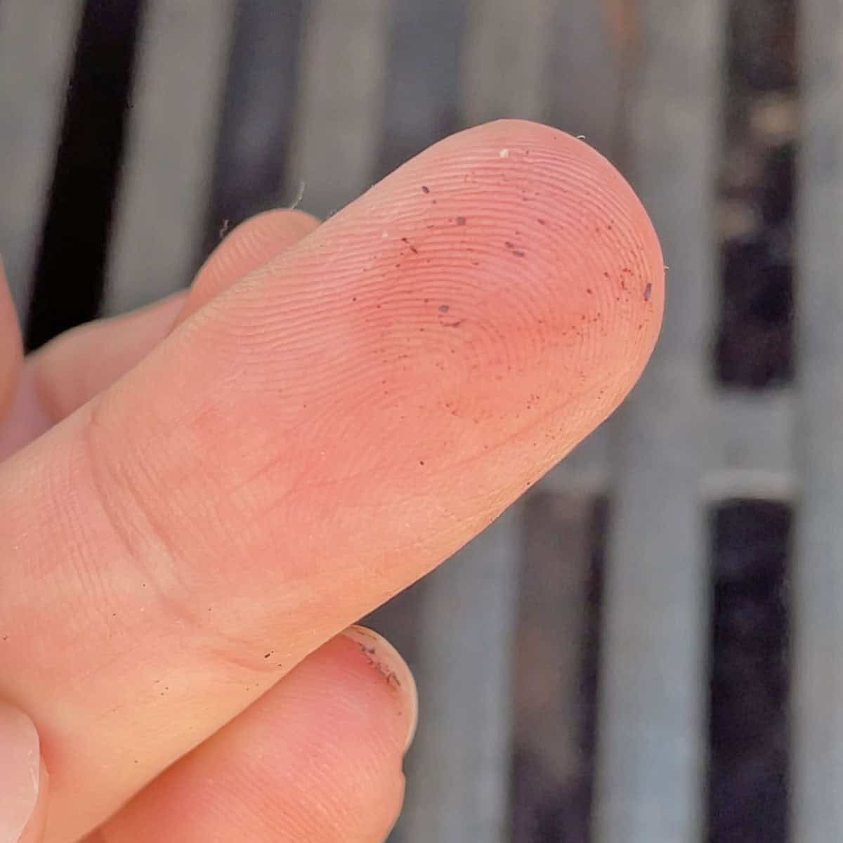 Grease left on grill after cleaning with BBQ Daddy grill brush