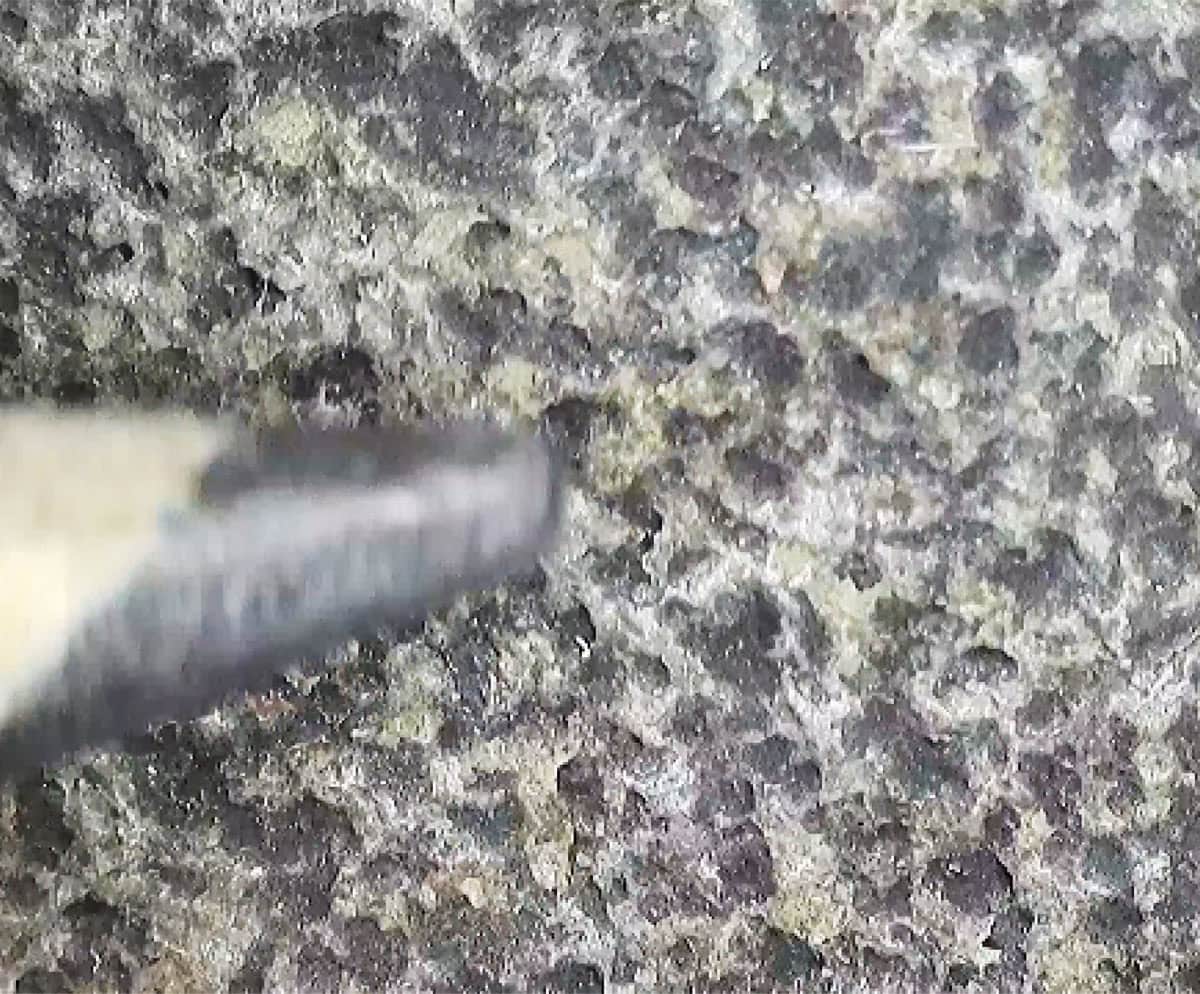 Lodge Classic rough surface under a microscope