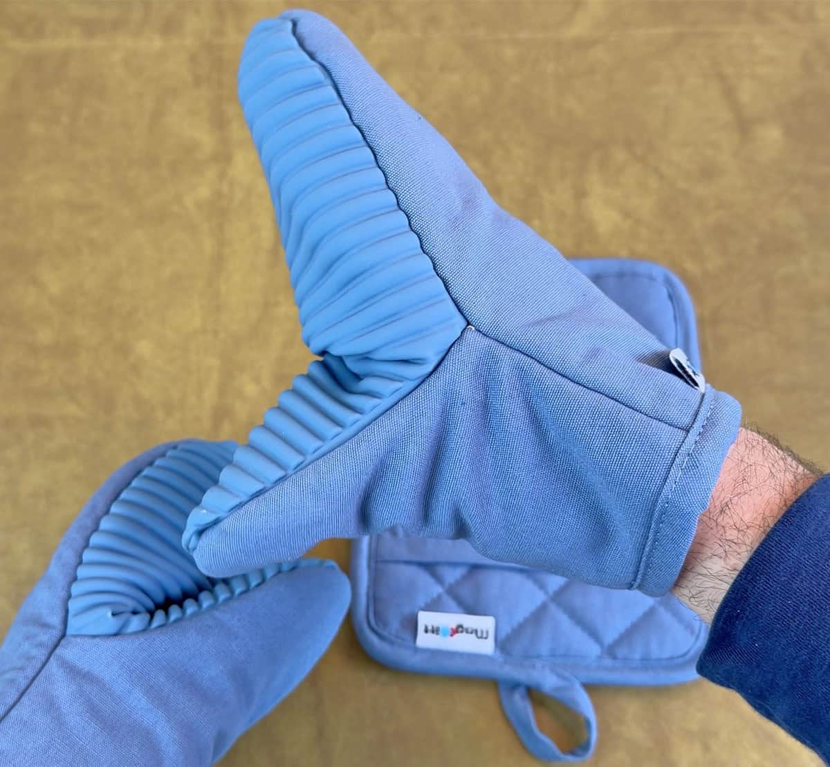 MagMitt oven mitts open