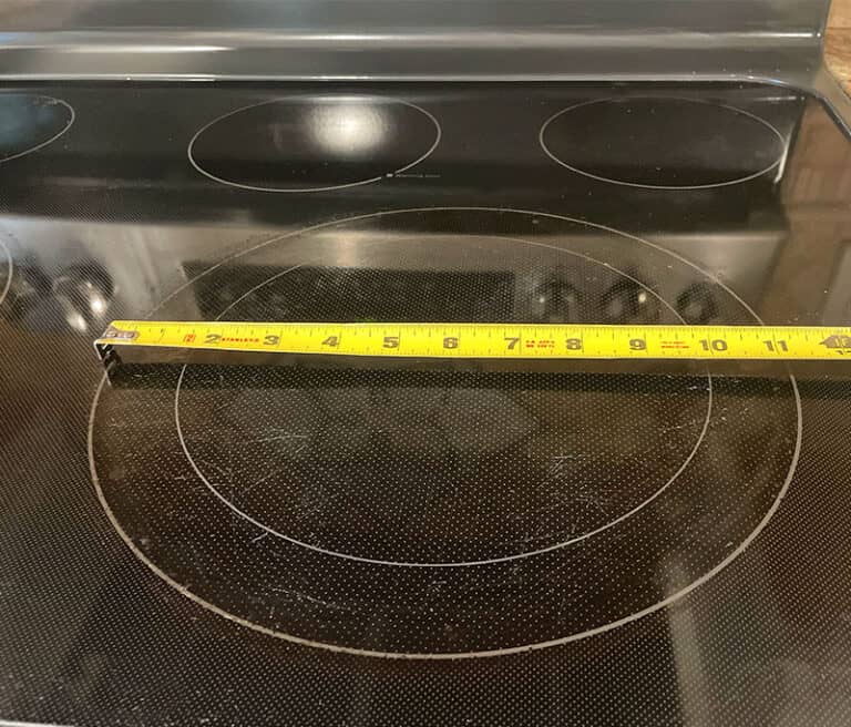 What Size Cast Iron Skillet Should You Buy? Chart)