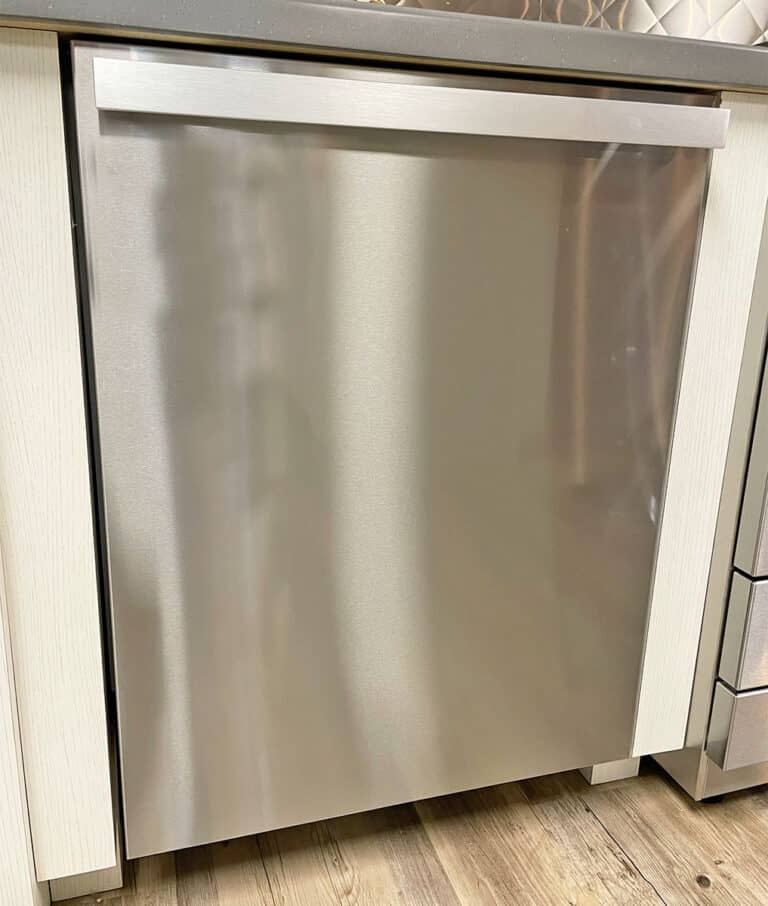 Miele vs. Bosch Dishwashers (8 Key Differences)