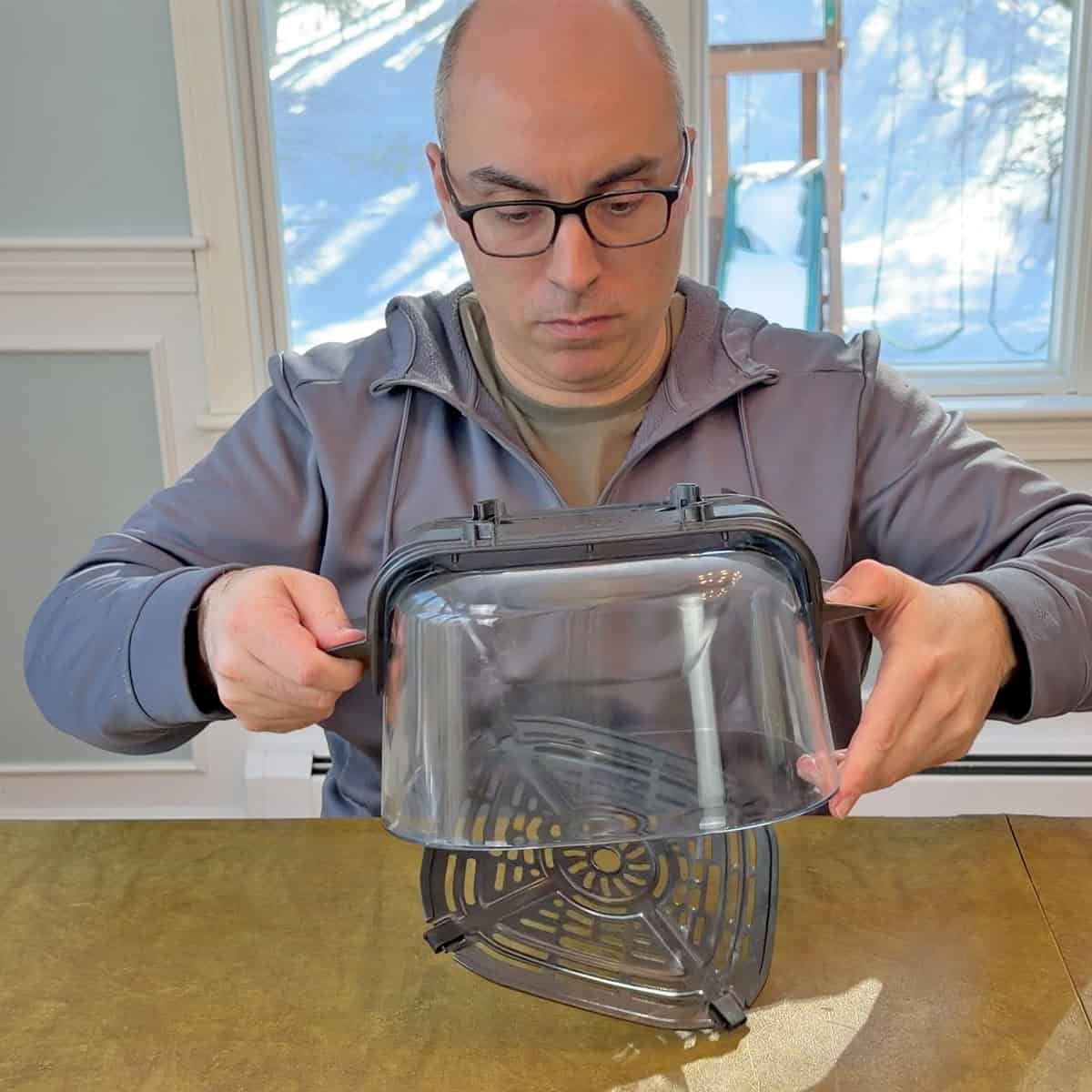 Ninja Crispi Pro crisper plate falling out when tipping over container