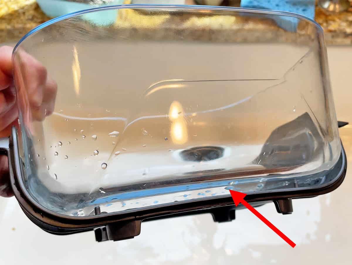 Ninja Crispi gap between glass and plastic base
