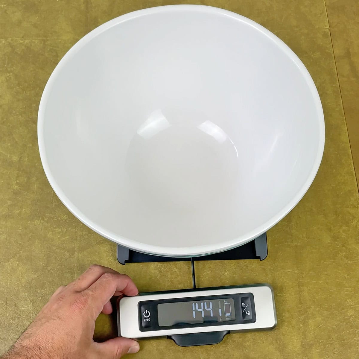 OXO Good Grips kitchen scale pull out display