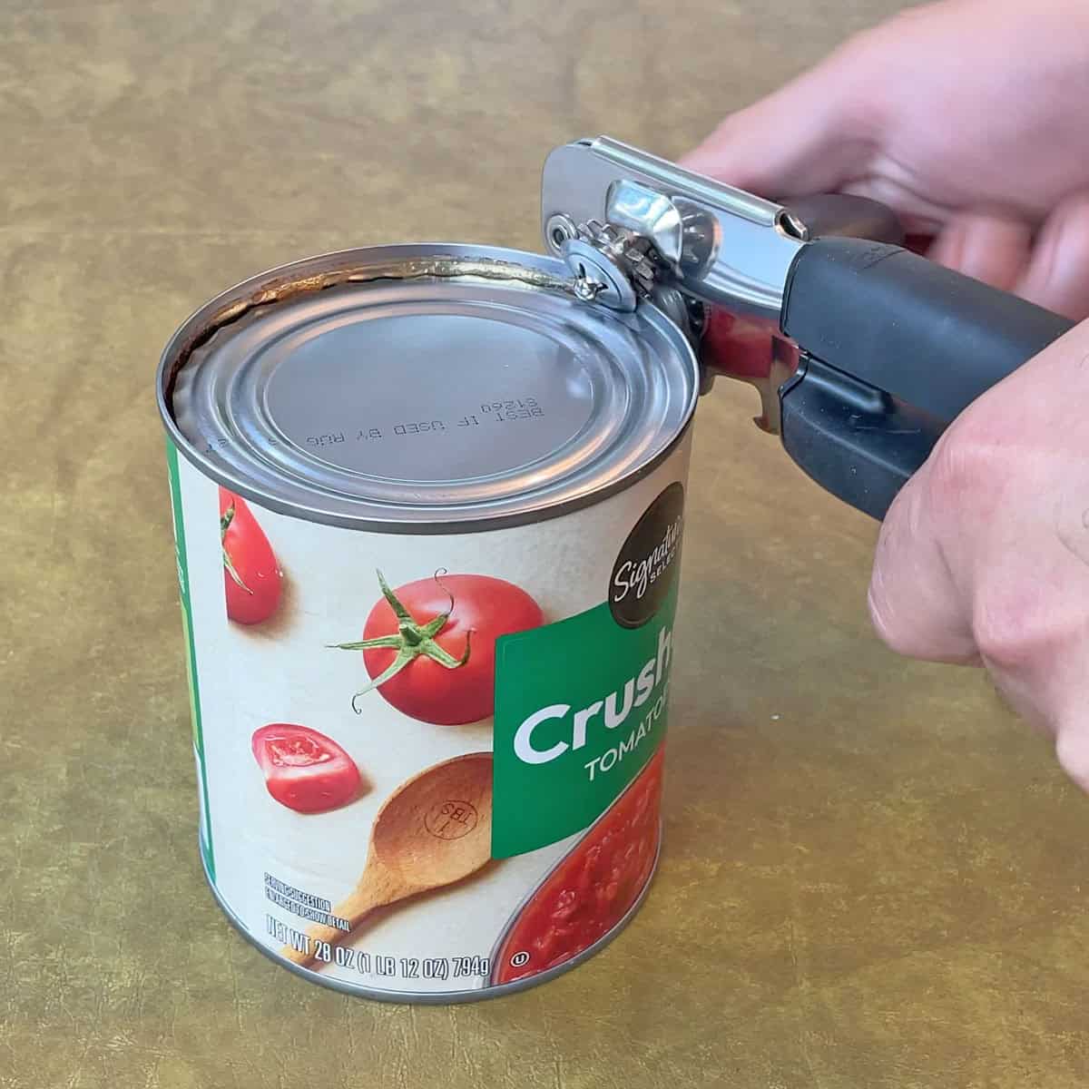 Opening a can with the OXO Soft Handled can opener