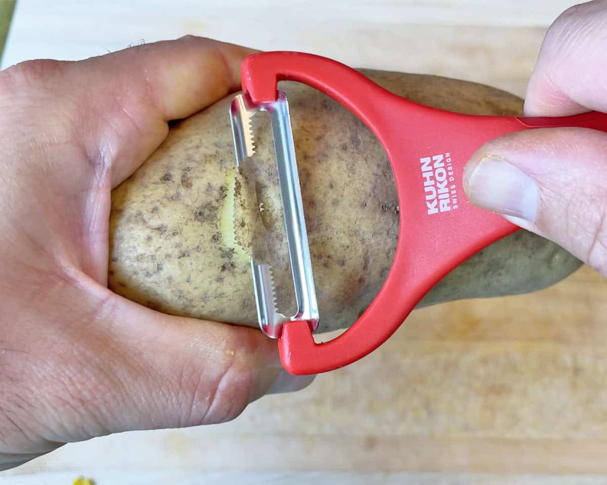 Peeling a potato with the Kuhn Rikon Y Peeler