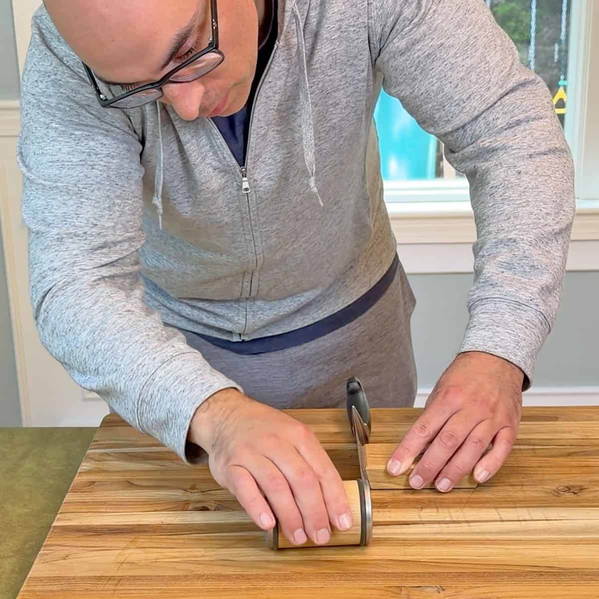 Prudent Reviews founder and editor Andrew Palermo testing the Horl 3