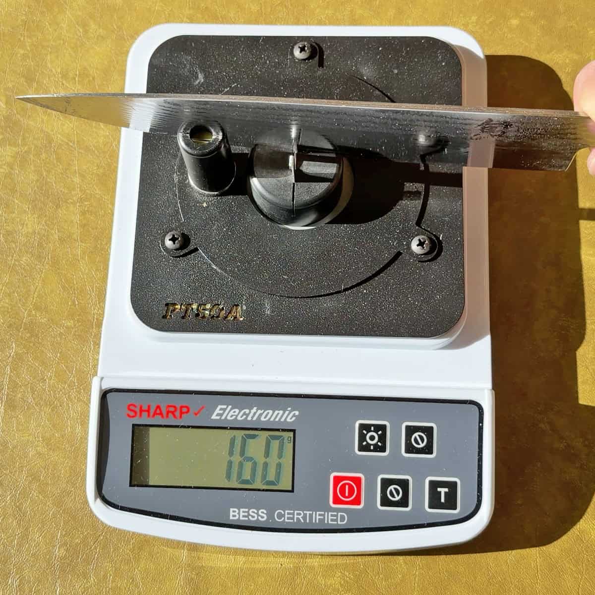 Testing sharpness of a Shun knife after sharpening with a electric belt sharpener