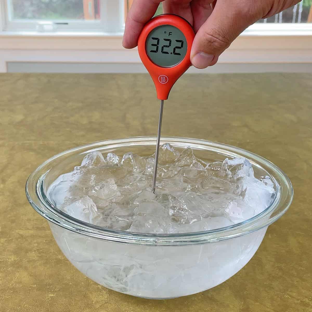 Testing the ThermoWorks ThermoPop 2 instant read thermometer in an ice bath