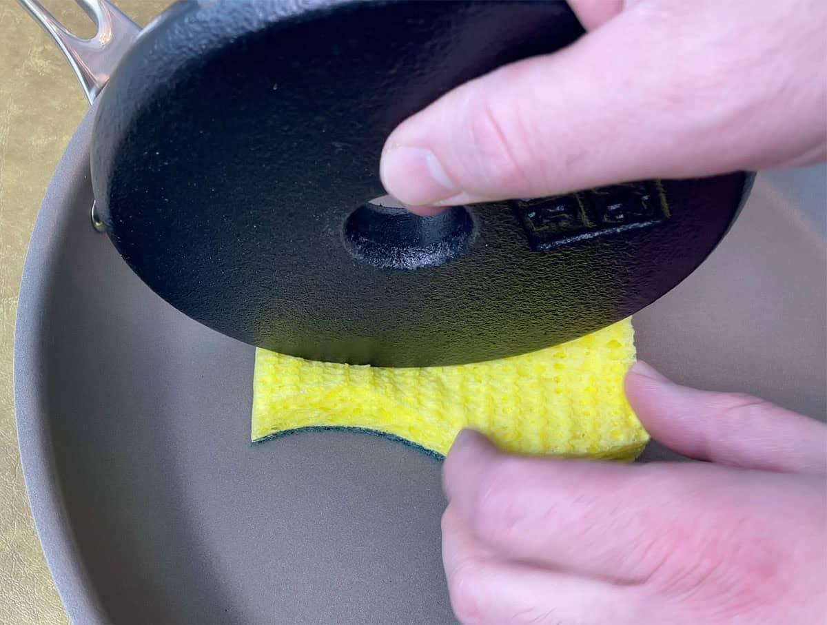 Viking PureGlide Pro scratch test with rough sponge