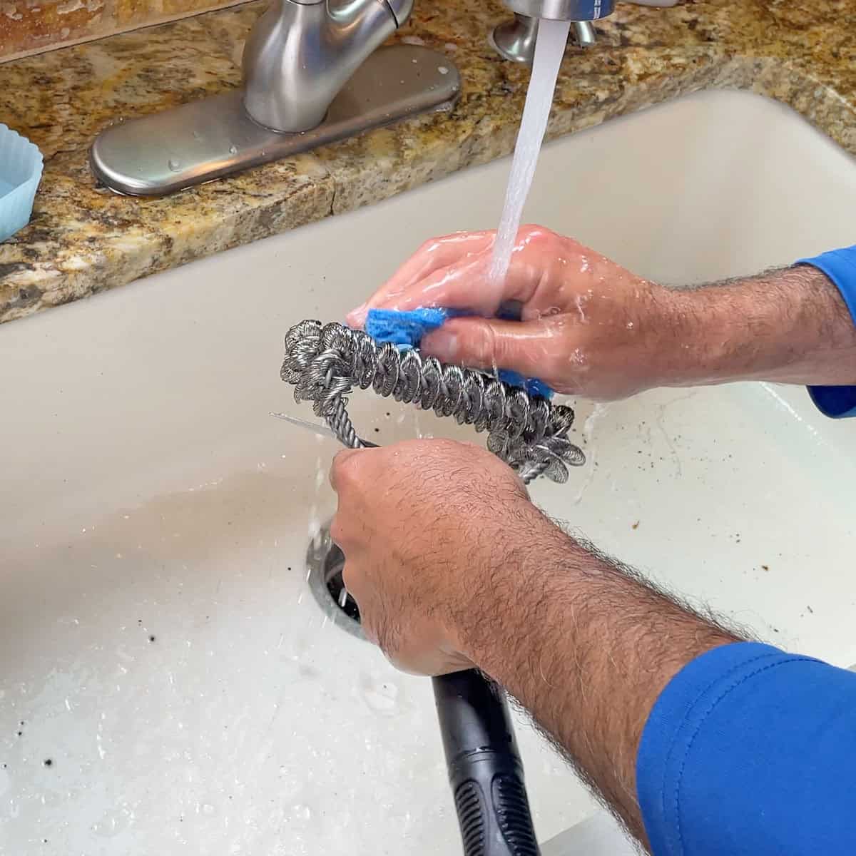 Washing the GRILLART Coil brush