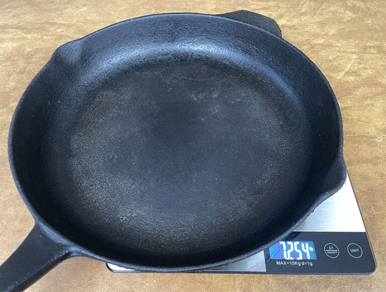 What Size Cast Iron Skillet Should You Buy? Chart)