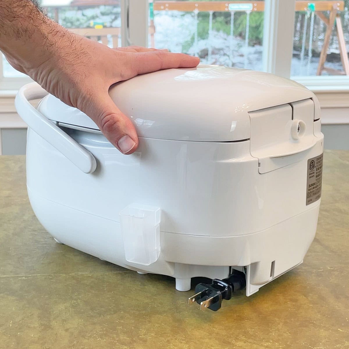 Zojirushi Neuro Fuzzy Rice Cooker retractable cord